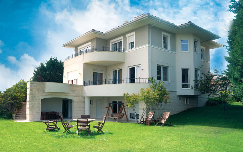 Luxury villas within the most famous marina in Istanbul