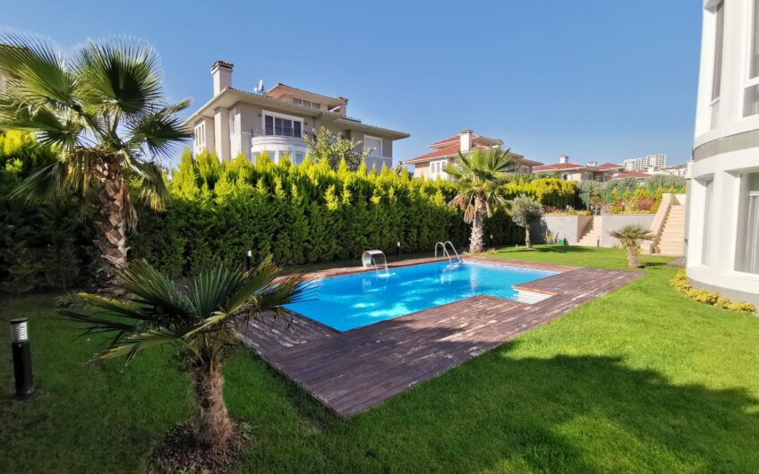 Luxury villas within the most famous marina in Istanbul