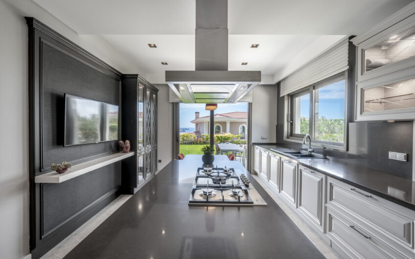 An integrated coastal city for lovers of luxury