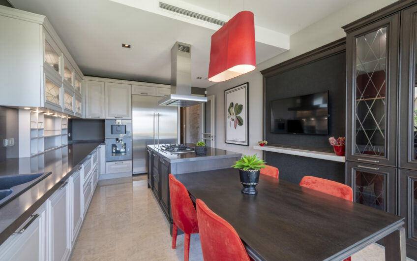 An integrated coastal city for lovers of luxury