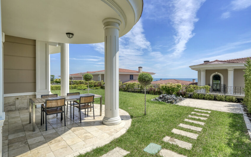 An integrated coastal city for lovers of luxury