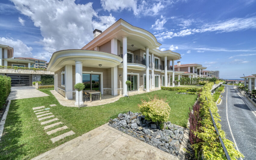 An integrated coastal city for lovers of luxury